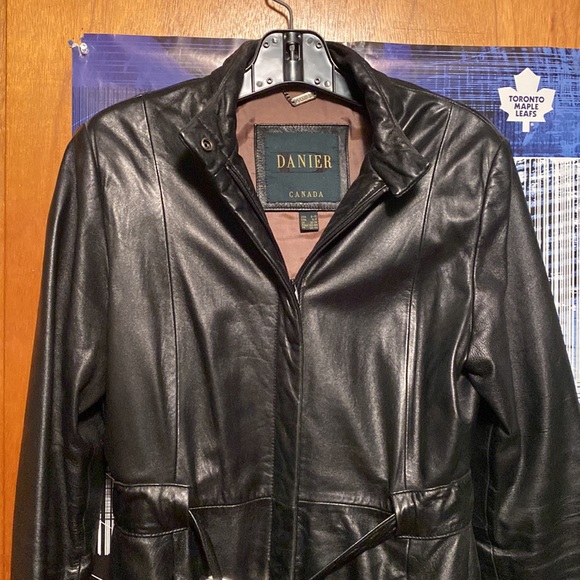 Women’s Danier Leather Jacket Size Small - Picture 2 of 5